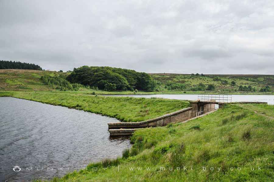 Dean Clough Reservoir separating embankment Walk Map