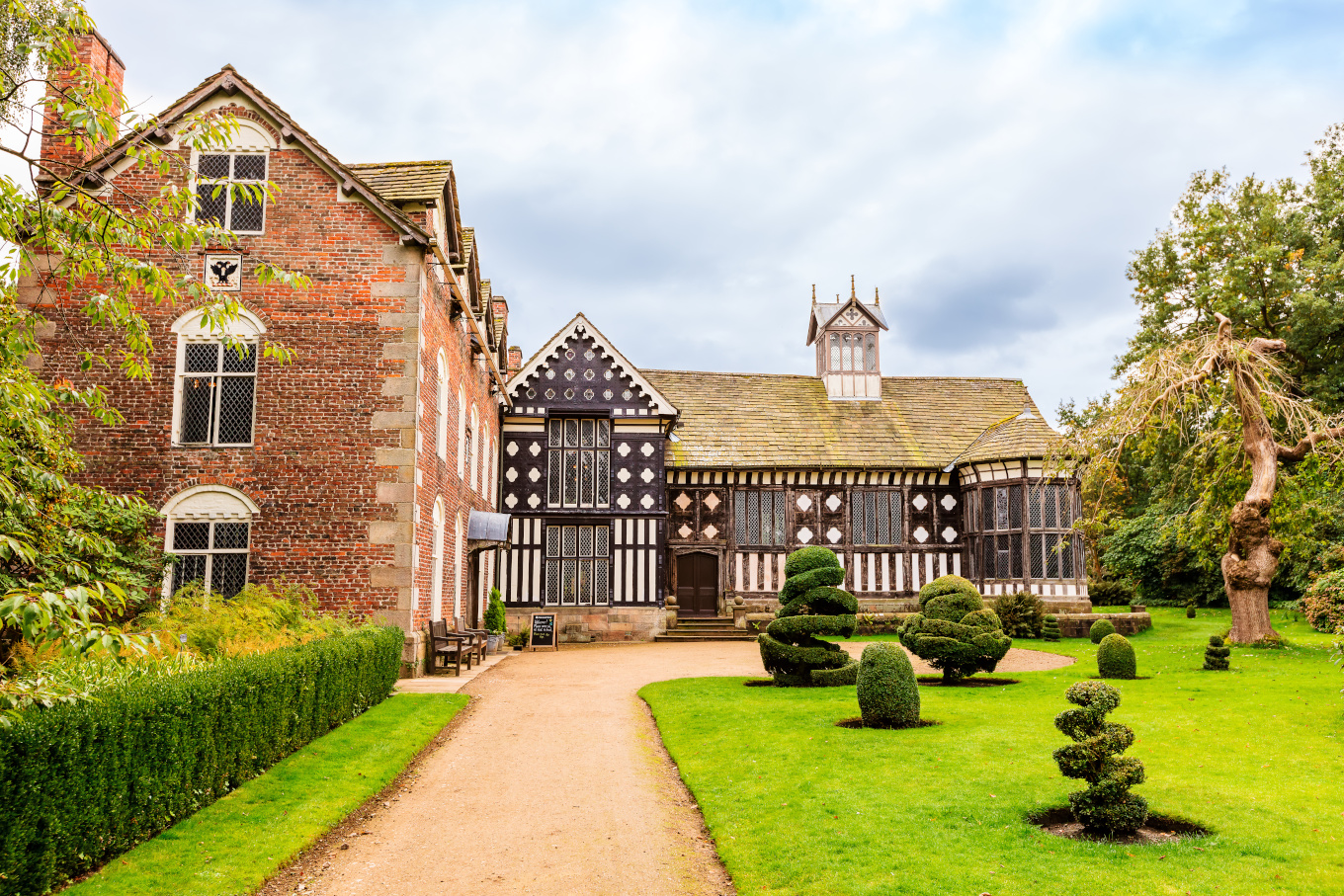 Historic Buildings in Rufford